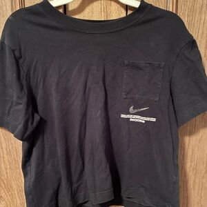 Nike Sportswear Swoosh Heavyweight Crop Pocket Tee – Black, Size Medium